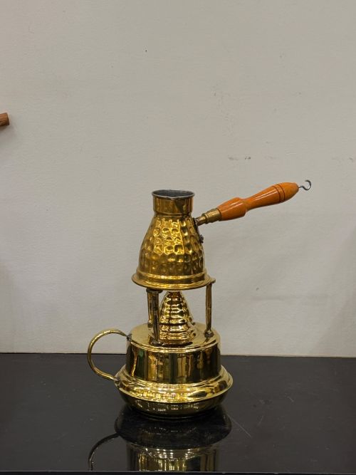 ركوة قهوة تركية من النحاس الأصفر المطروق مع حامل وموقد تسخين كحولي