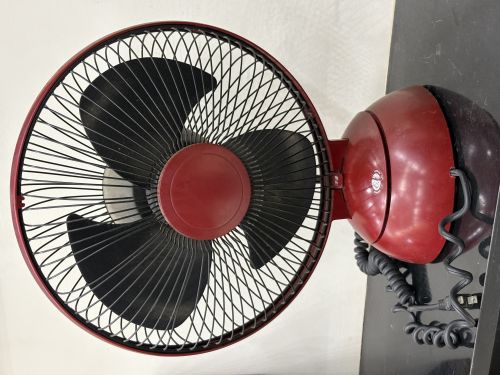 مروحة مكتب يابانية أنتيك باللون الأحمر (موديل 1978 - 110 فولت)