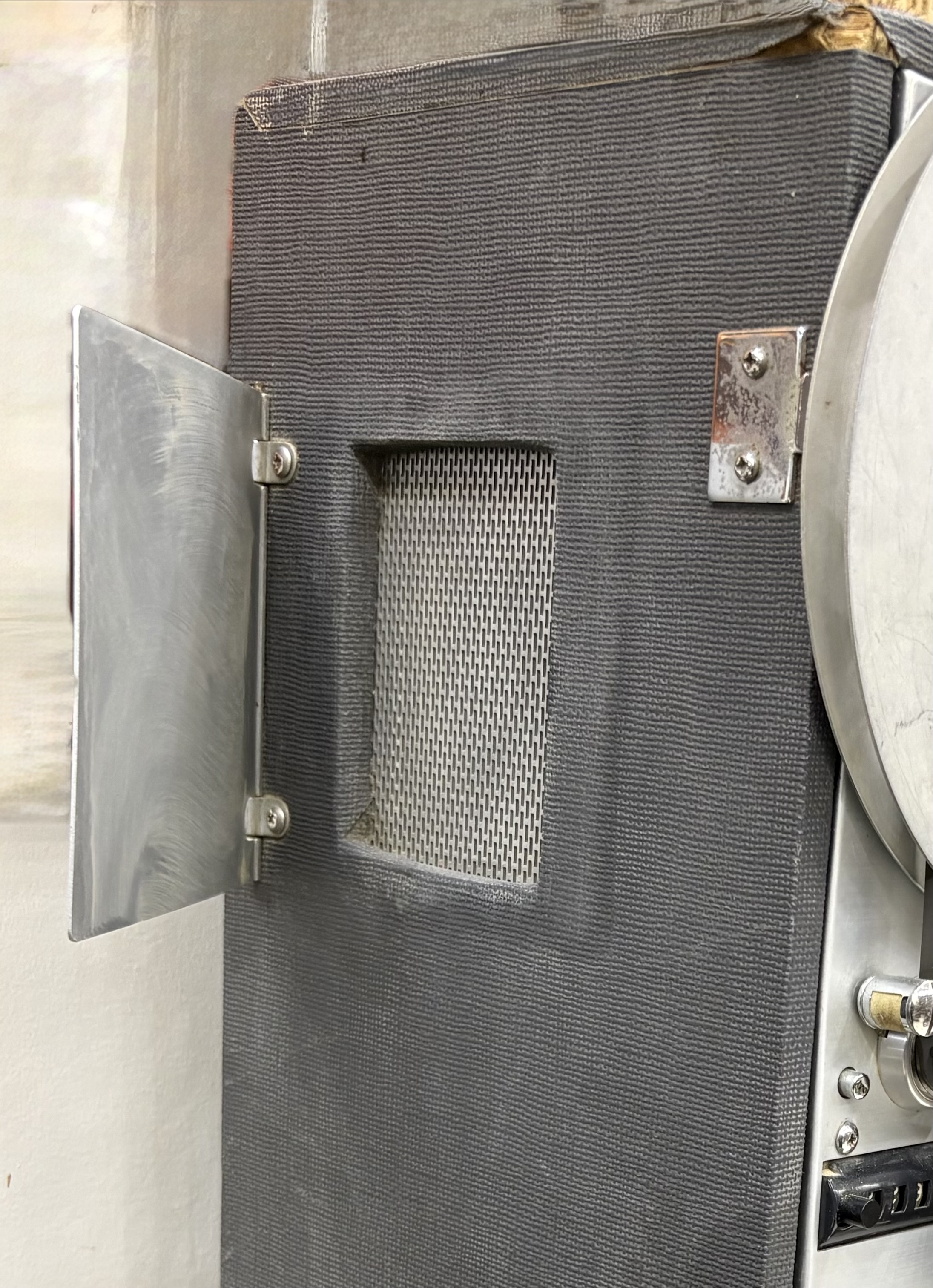 مسجل ومستعرض أشرطة بكرات (Reel-to-Reel) أنتيك من Akai (موديل M-9)