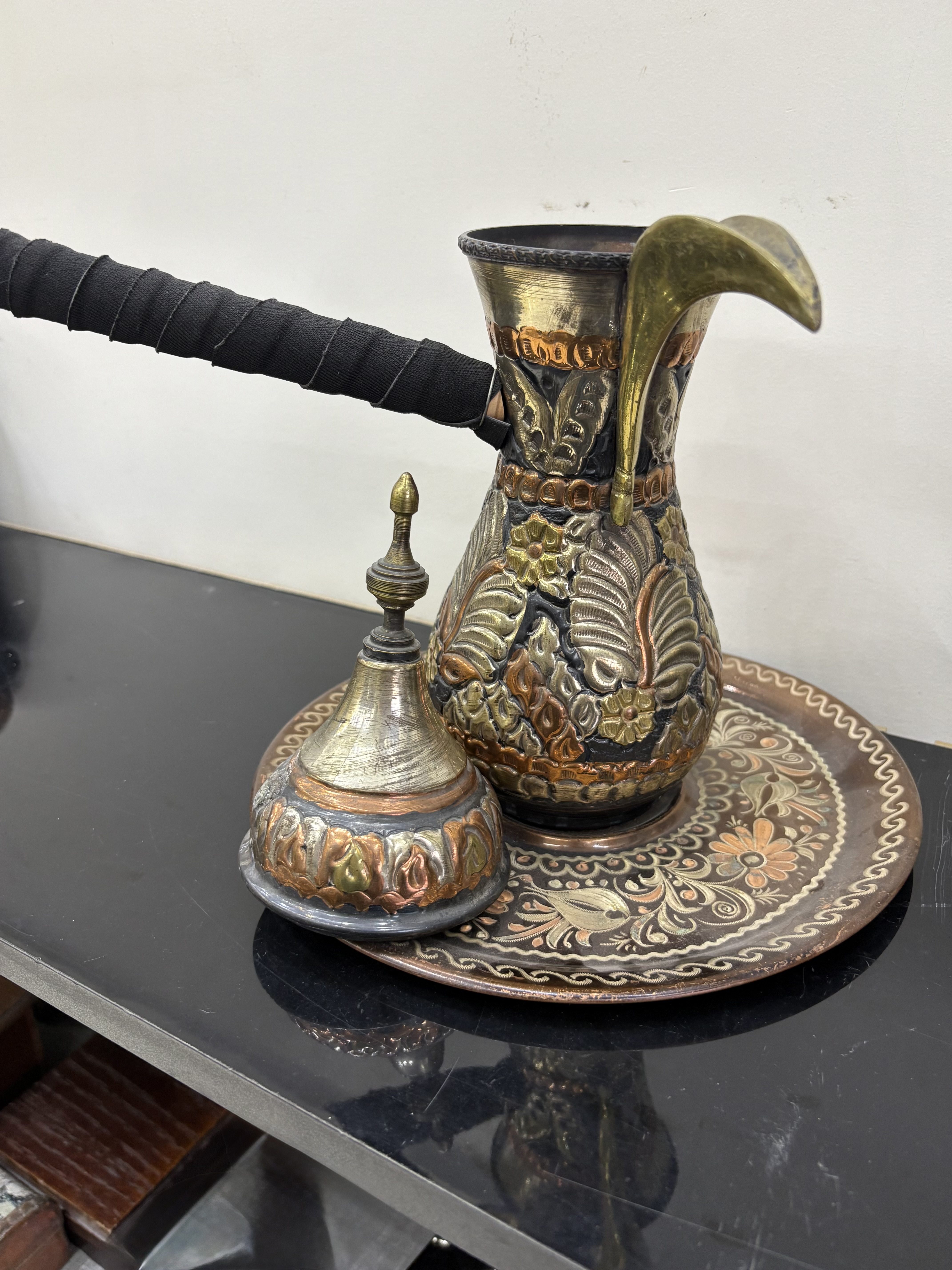 دلة قهوة عربية تراثية مزخرفة